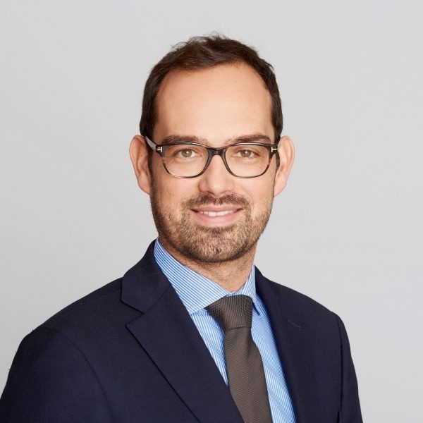 Înscrieri record pentru al doilea an la programul de EMBA organizat de WU la Bucureşti - 33 de manageri şi antreprenori înscrişi în promoţia 2021 - 2023