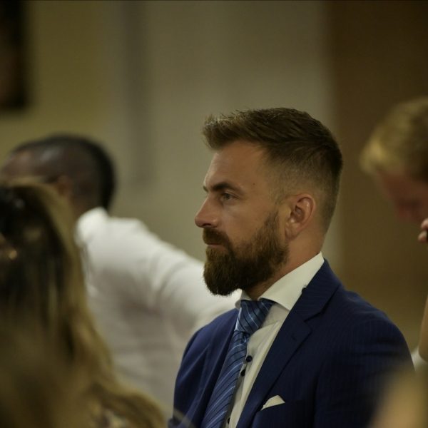 Revoluția Economiilor Zilnice: Povestea Succesului Lui Adrian Năstase și Impactul Global al Afacerii Sale de Network Marketing