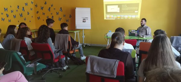 "Fundația Județeană pentru Tineret Gorj Lansează Programul Edu eFormare Active Citizenship, Fundraising & Business: O Nouă Generație de Lideri și Antreprenori"