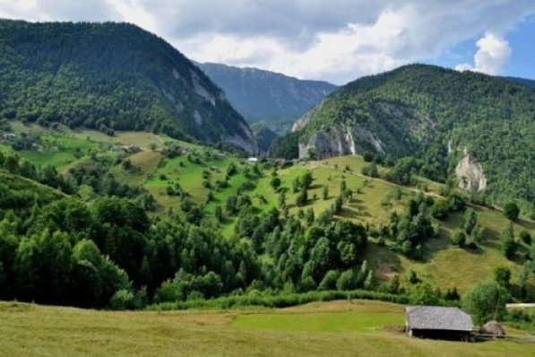 Pensiuni si zone ecoturistice