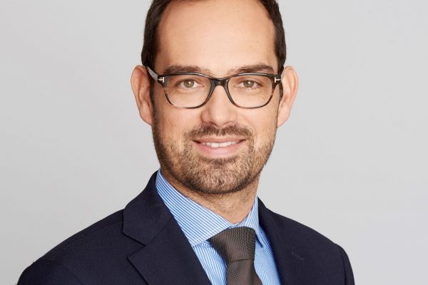 Înscrieri record pentru al doilea an la programul de EMBA organizat de WU la Bucureşti - 33 de manageri şi antreprenori înscrişi în promoţia 2021 - 2023