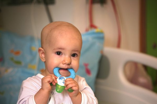 Eva, un copil de doar 1 an, diagnosticată cu un tip rar de cancer! Are nevoie de noi toți: ”Împreună, salvăm o viață”